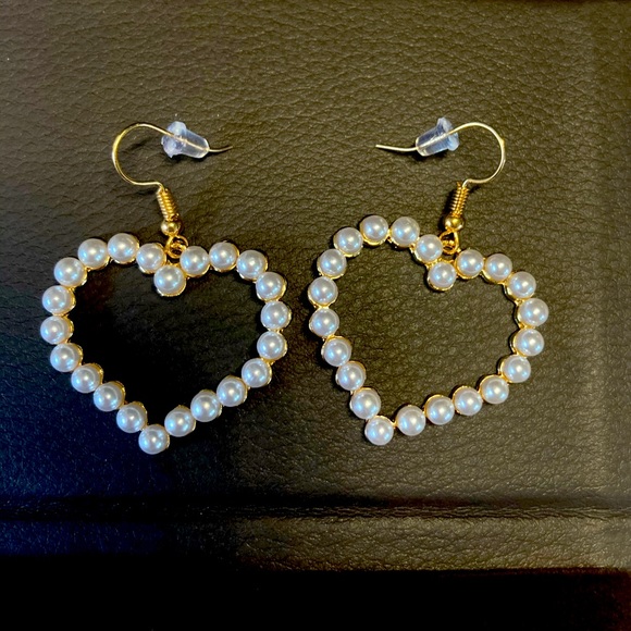 Trendy Pearl Heart Drop Earrings - Picture 3 of 5